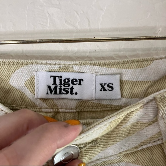 Tiger Mist Sergio Wide Leg Jeans in Tan Swirl Print - Picture 10 of 11